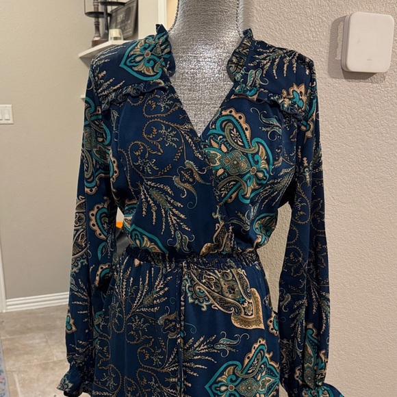 Chic Long Sleeve Maxi Dress in Blue and Green - Picture 2 of 9